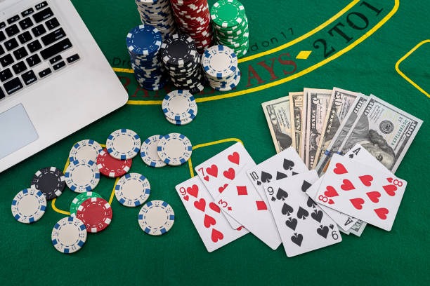 Studio live dealer Evolution Gaming dengan multi-kamera dan meja profesional yang ditampilkan di simpleplanes